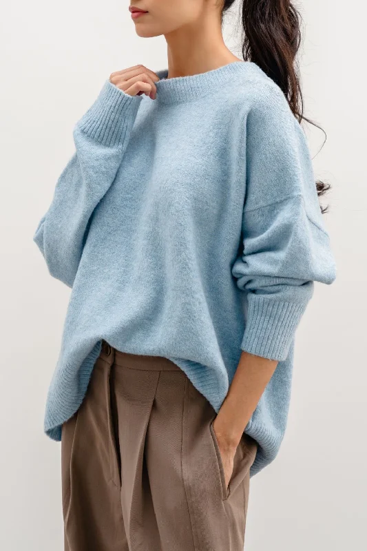 SOFT KNIT SWEATER